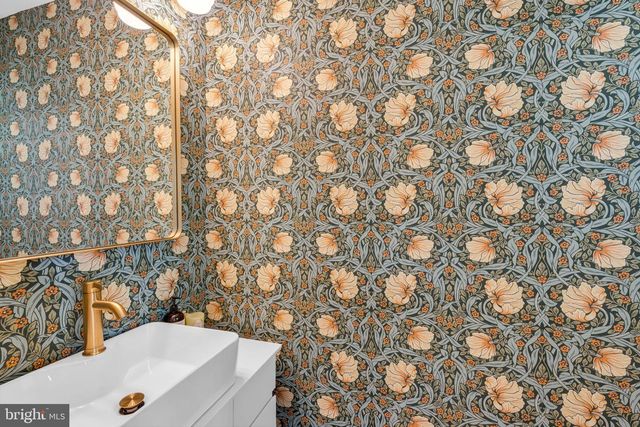 24 TAR HEELS RD, Hamilton, NJ 08619