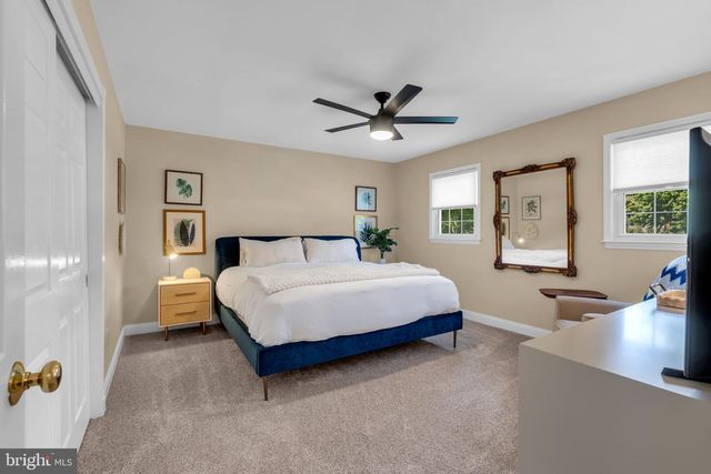 24 TAR HEELS RD, Hamilton, NJ 08619