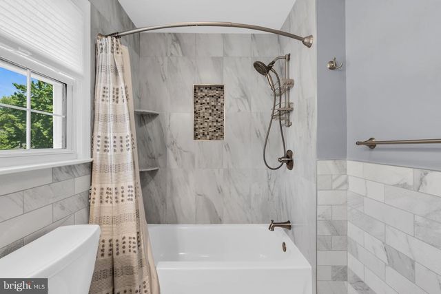 24 TAR HEELS RD, Hamilton, NJ 08619