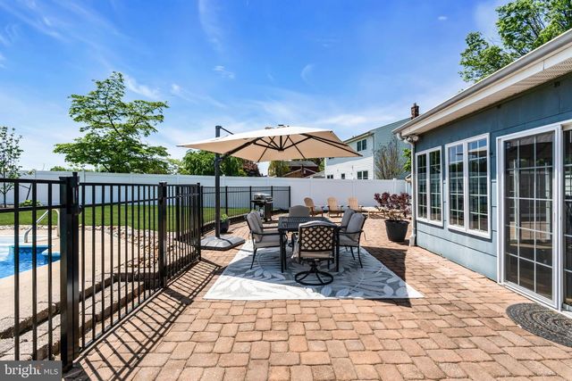 24 TAR HEELS RD, Hamilton, NJ 08619