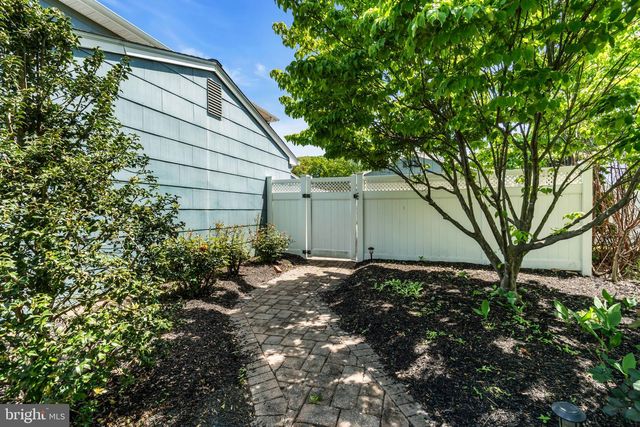 24 TAR HEELS RD, Hamilton, NJ 08619