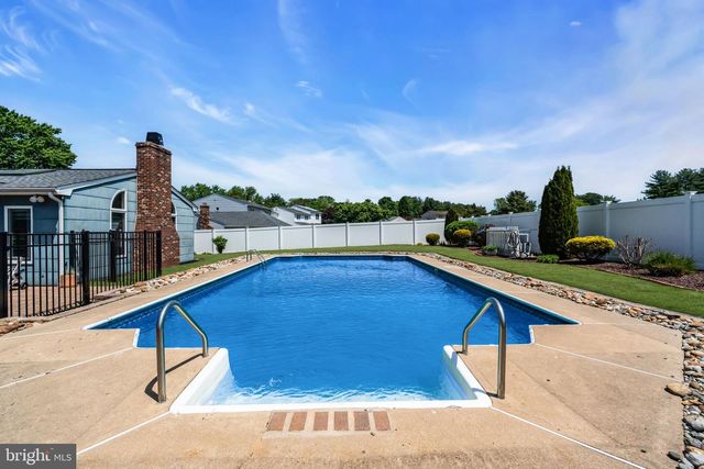 24 TAR HEELS RD, Hamilton, NJ 08619