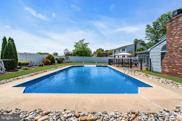 24 TAR HEELS RD, Hamilton, NJ 08619