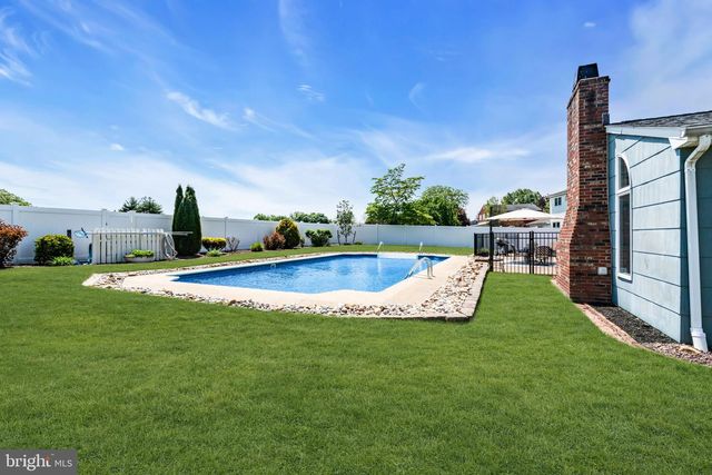 24 TAR HEELS RD, Hamilton, NJ 08619