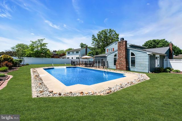 24 TAR HEELS RD, Hamilton, NJ 08619