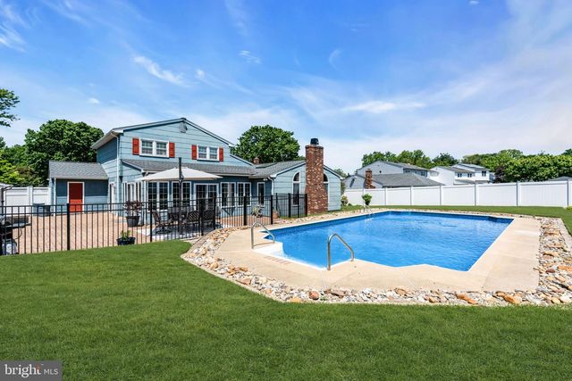 24 TAR HEELS RD, Hamilton, NJ 08619
