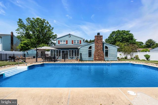 24 TAR HEELS RD, Hamilton, NJ 08619