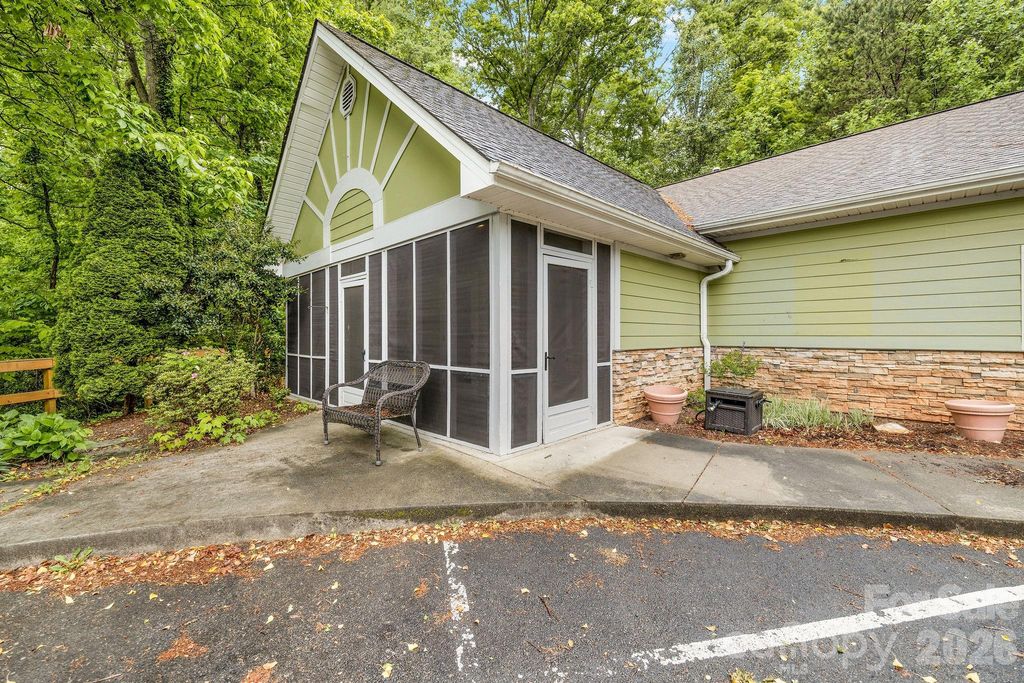364 Weaverville Road, Asheville, NC 28804