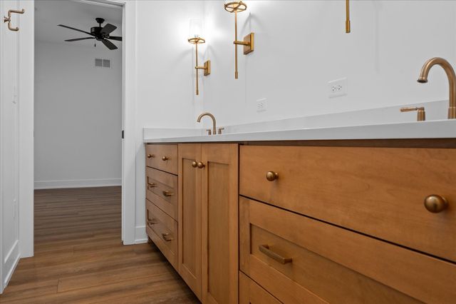 482 Deerfield Drive, Oswego, IL 60543