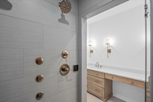 482 Deerfield Drive, Oswego, IL 60543