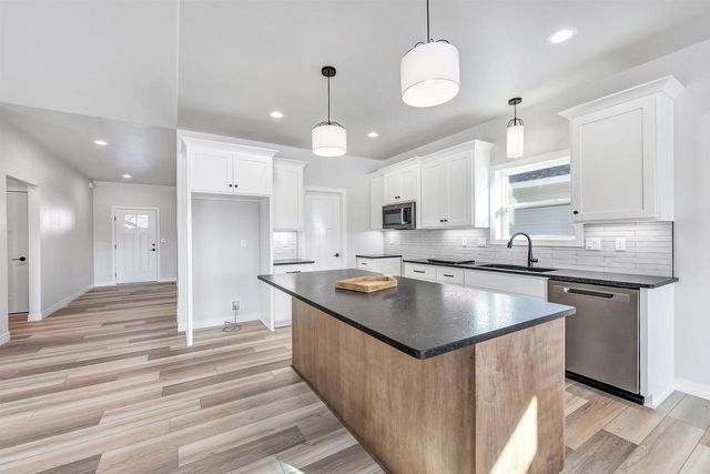 1270 AUTUMN FIELD LANE, De Pere, WI 54115