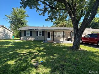 15 Leonard Drive, Cahokia, IL 62206