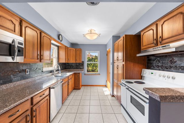 7204 Knickerbocker Parkway, Hammond, IN 46323
