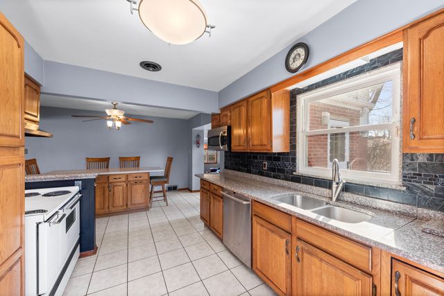 7204 Knickerbocker Parkway, Hammond, IN 46323