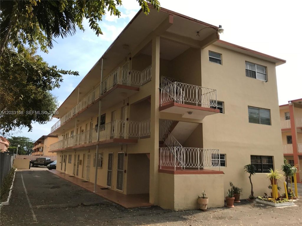 2441 NW 13 Street 77, Miami, FL 33125