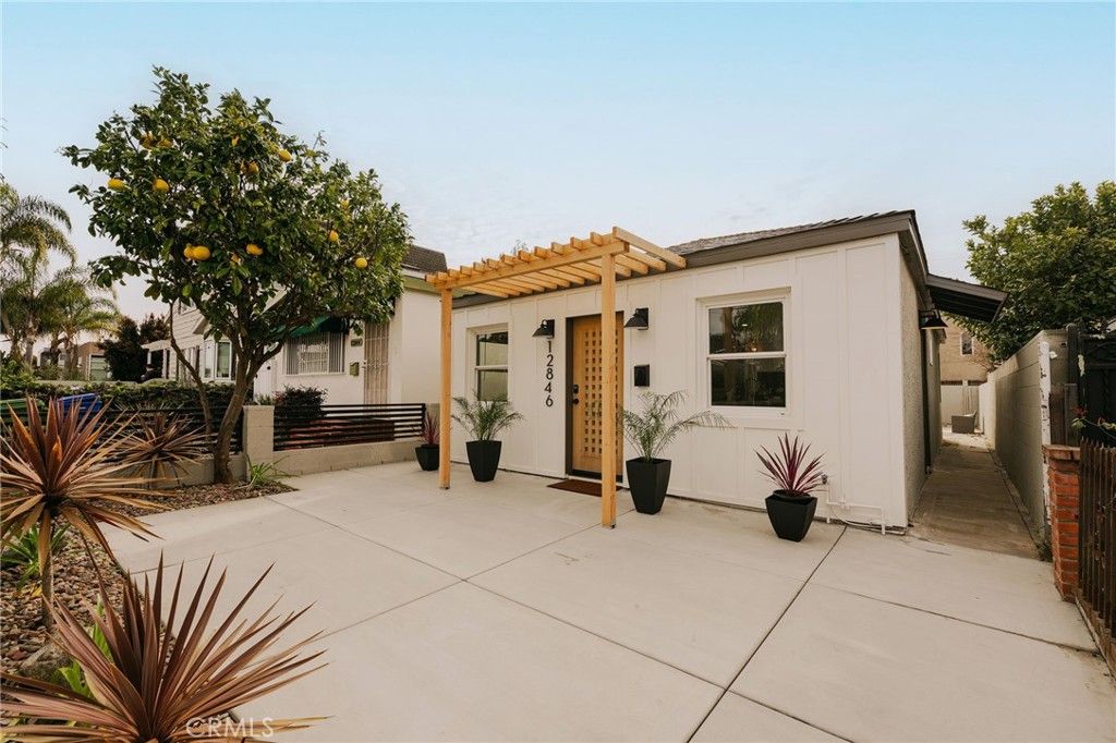 12846 Short Avenue, Los Angeles, CA 90066