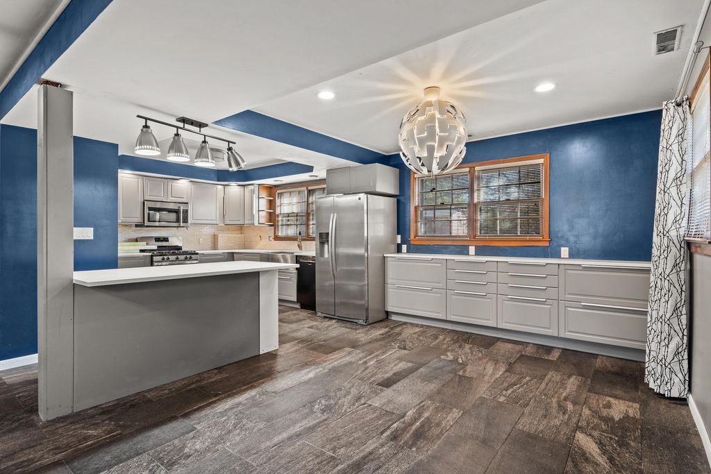 213 LONGFELLOW LN, Columbia, MO 65203