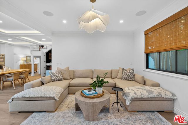 1733 Robson Avenue, Santa Monica, CA 90405