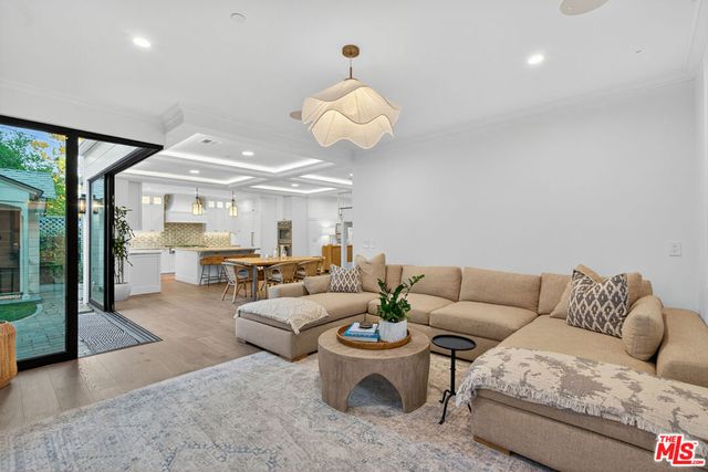 1733 Robson Avenue, Santa Monica, CA 90405