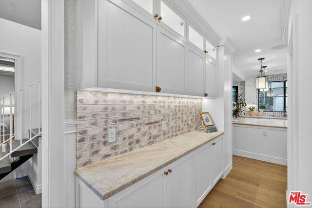 1733 Robson Avenue, Santa Monica, CA 90405