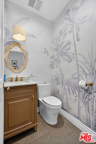 1733 Robson Avenue, Santa Monica, CA 90405