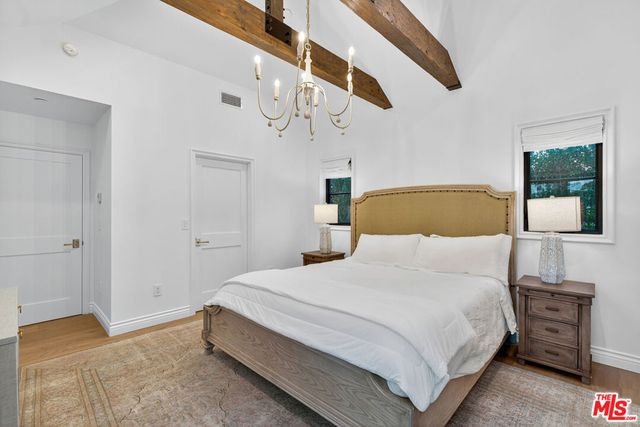 1733 Robson Avenue, Santa Monica, CA 90405