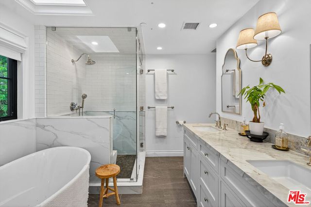 1733 Robson Avenue, Santa Monica, CA 90405