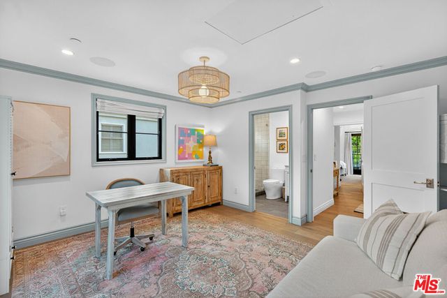 1733 Robson Avenue, Santa Monica, CA 90405