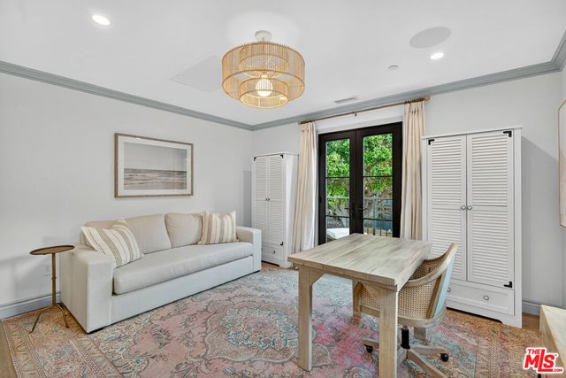 1733 Robson Avenue, Santa Monica, CA 90405
