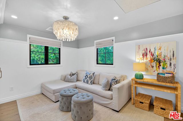 1733 Robson Avenue, Santa Monica, CA 90405