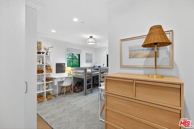 1733 Robson Avenue, Santa Monica, CA 90405