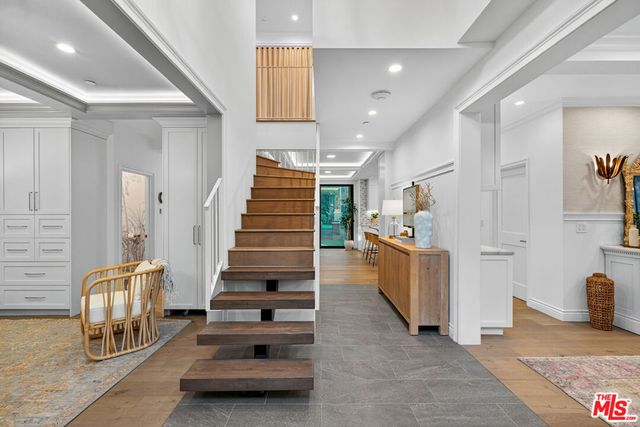 1733 Robson Avenue, Santa Monica, CA 90405