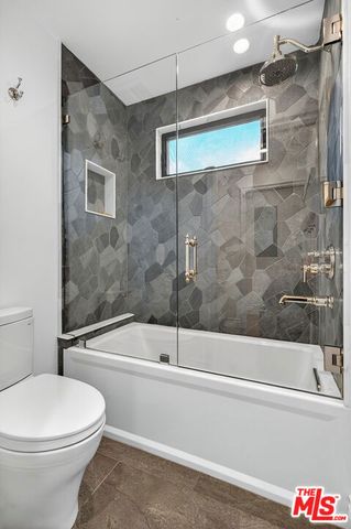 1733 Robson Avenue, Santa Monica, CA 90405