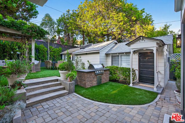 1733 Robson Avenue, Santa Monica, CA 90405
