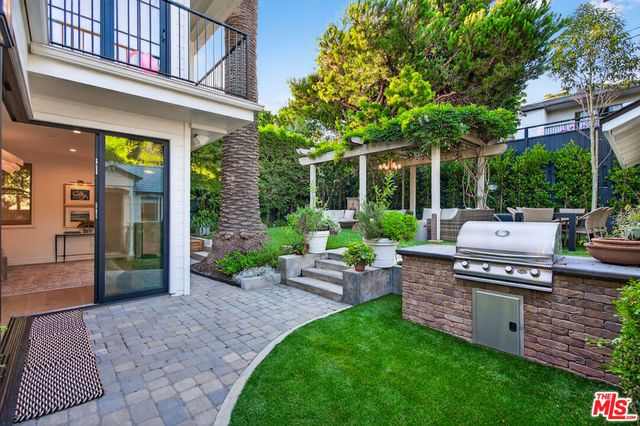 1733 Robson Avenue, Santa Monica, CA 90405