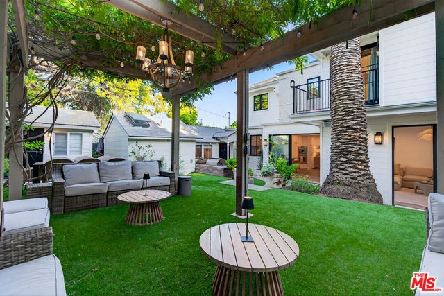 1733 Robson Avenue, Santa Monica, CA 90405
