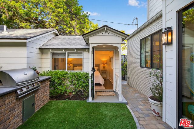 1733 Robson Avenue, Santa Monica, CA 90405