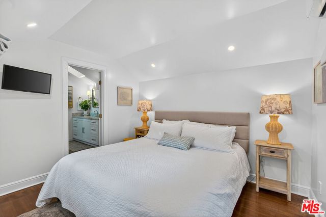 1733 Robson Avenue, Santa Monica, CA 90405