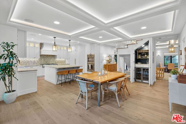 1733 Robson Avenue, Santa Monica, CA 90405