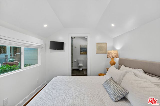 1733 Robson Avenue, Santa Monica, CA 90405