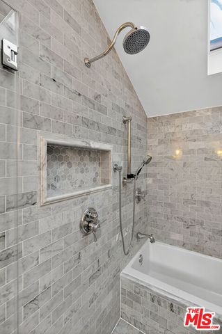 1733 Robson Avenue, Santa Monica, CA 90405