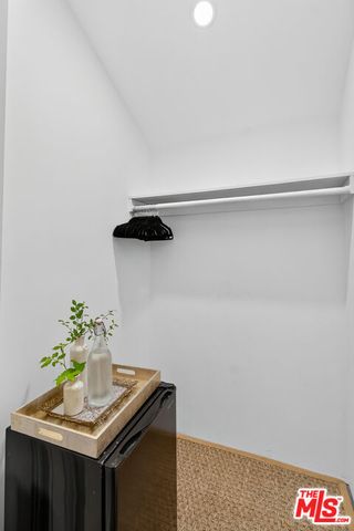 1733 Robson Avenue, Santa Monica, CA 90405