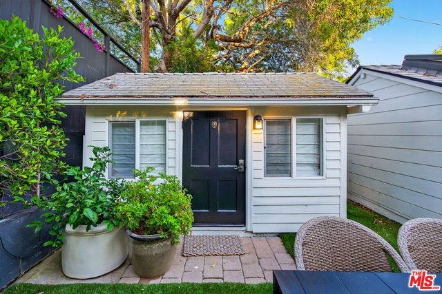 1733 Robson Avenue, Santa Monica, CA 90405