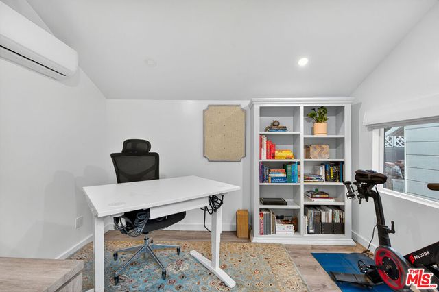 1733 Robson Avenue, Santa Monica, CA 90405