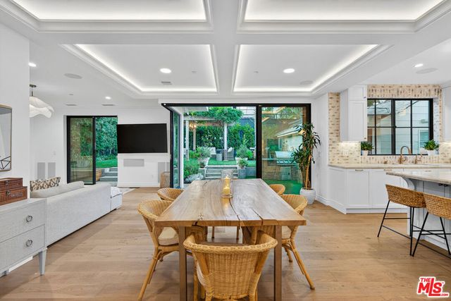 1733 Robson Avenue, Santa Monica, CA 90405