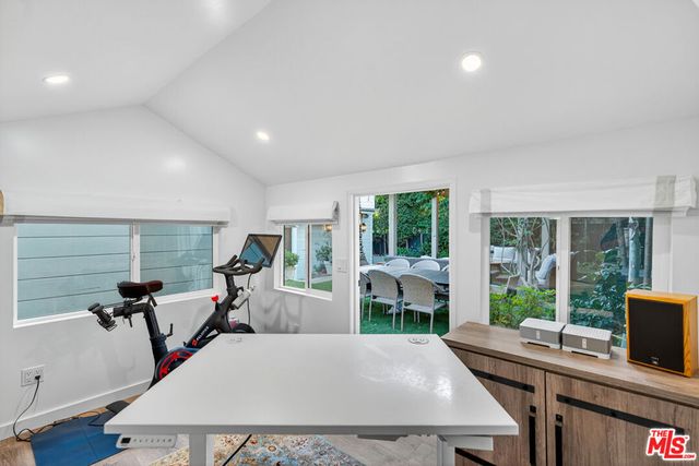 1733 Robson Avenue, Santa Monica, CA 90405