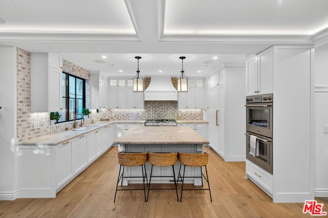 1733 Robson Avenue, Santa Monica, CA 90405