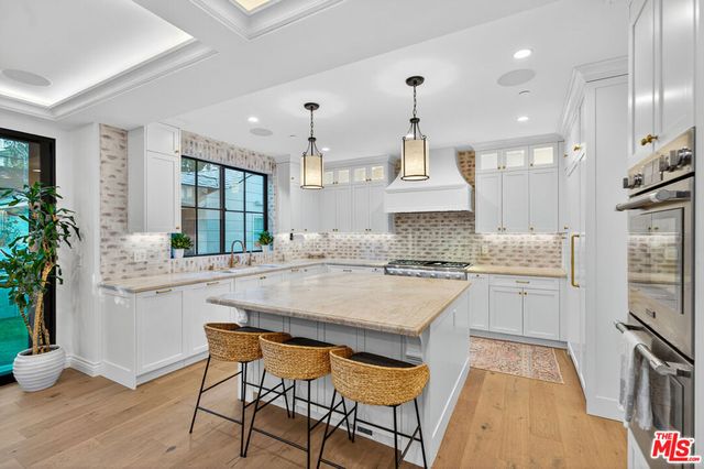 1733 Robson Avenue, Santa Monica, CA 90405