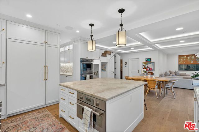 1733 Robson Avenue, Santa Monica, CA 90405