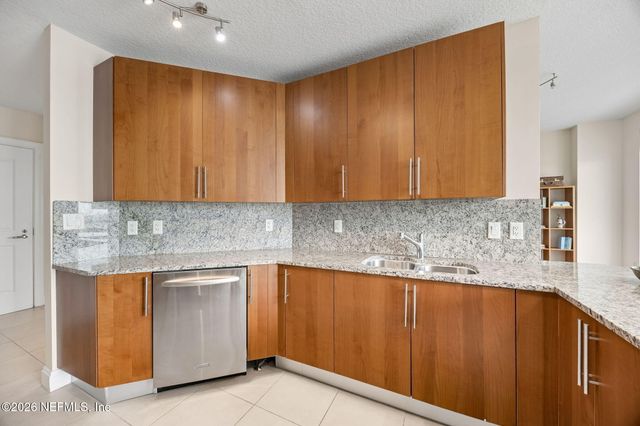 1431 RIVERPLACE Boulevard 2007, Jacksonville, FL 32207